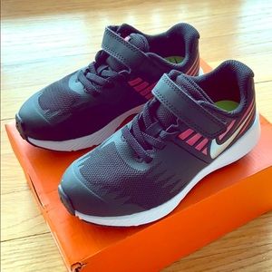 Little Girls NIKE shoes size 11